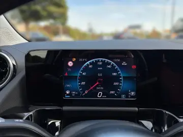 MERCEDES-BENZ GLA 200 4M AMG