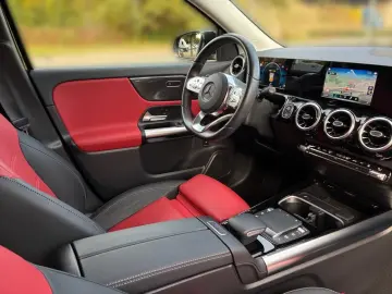 MERCEDES-BENZ GLA 200 4M AMG