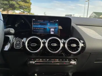 MERCEDES-BENZ GLA 200 4M AMG