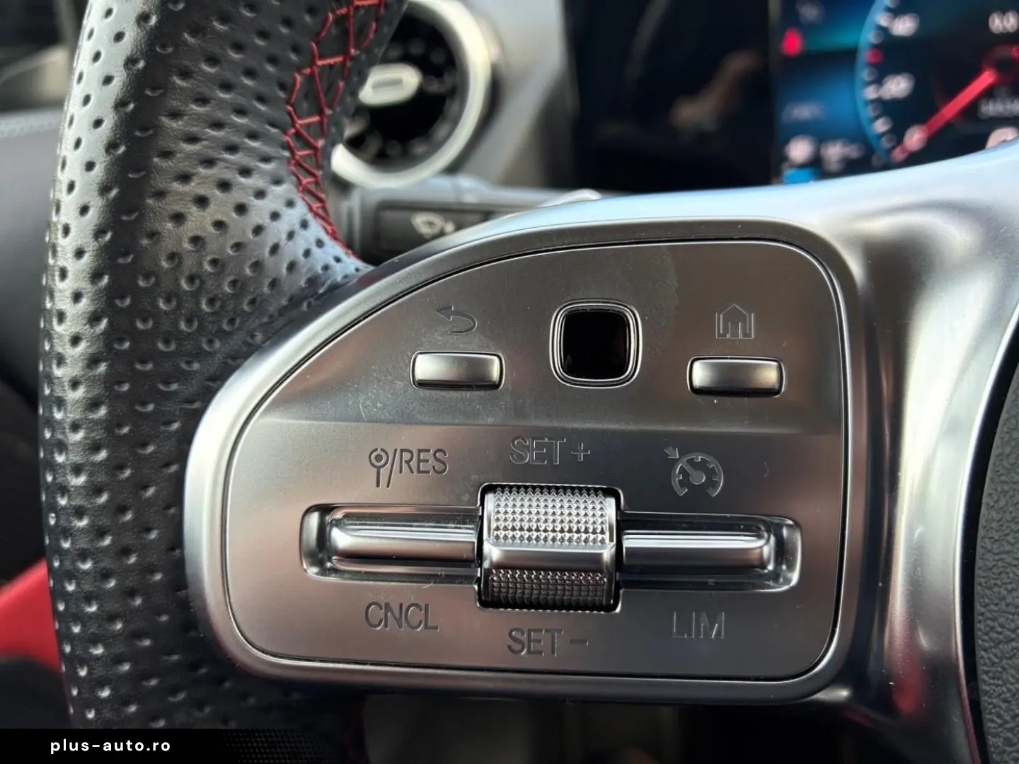 MERCEDES-BENZ GLA 200 4M AMG