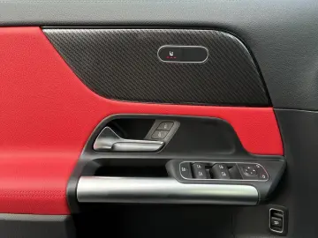 MERCEDES-BENZ GLA 200 4M AMG