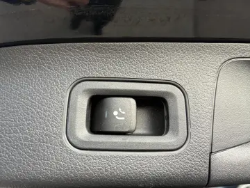 MERCEDES-BENZ GLA 200 4M AMG