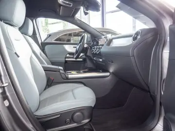 MERCEDES-BENZ GLA 220 d 4M