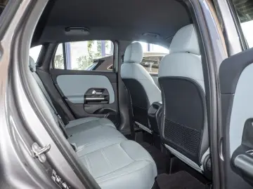 MERCEDES-BENZ GLA 220 d 4M