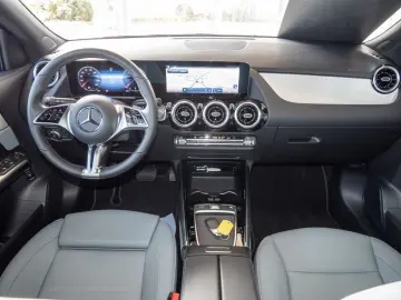 MERCEDES-BENZ GLA 220 d 4M