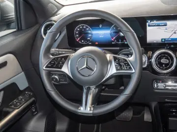 MERCEDES-BENZ GLA 220 d 4M