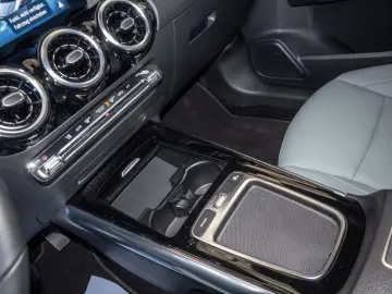 MERCEDES-BENZ GLA 220 d 4M