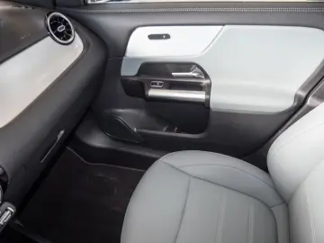 MERCEDES-BENZ GLA 220 d 4M