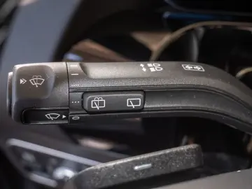 MERCEDES-BENZ GLA 220 d 4M