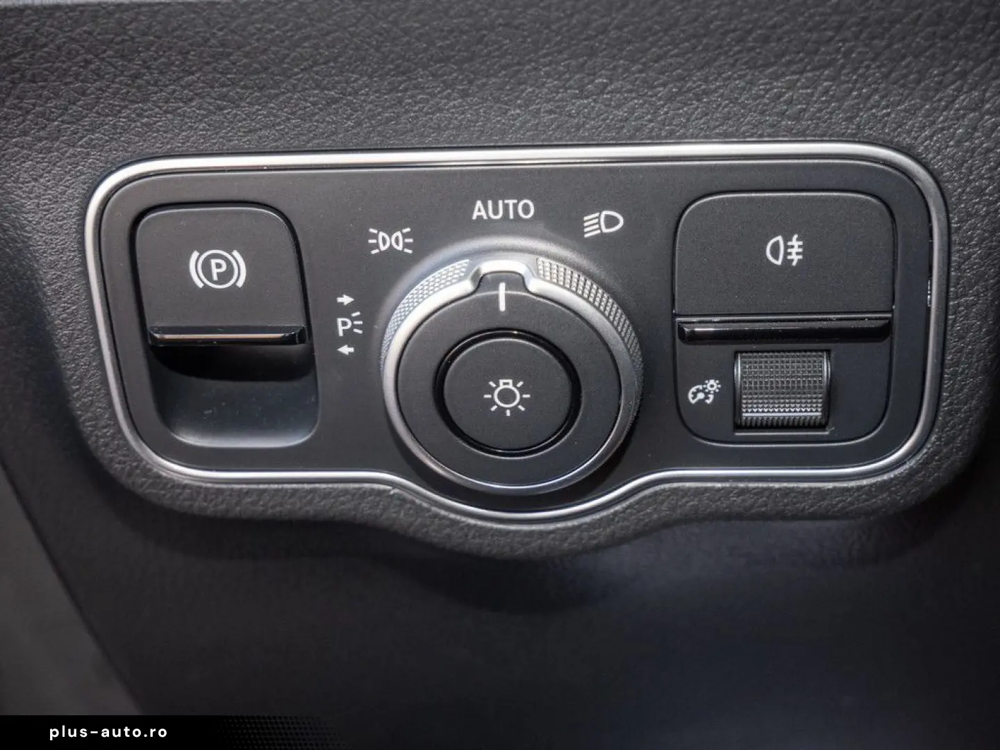 MERCEDES-BENZ GLA 220 d 4M