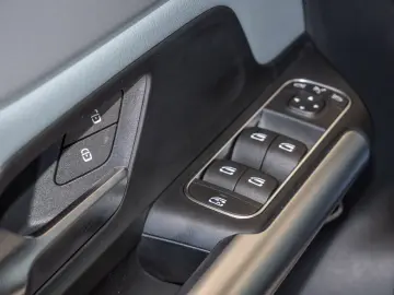 MERCEDES-BENZ GLA 220 d 4M