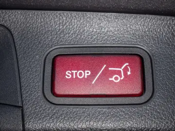 MERCEDES-BENZ GLA 220 d 4M