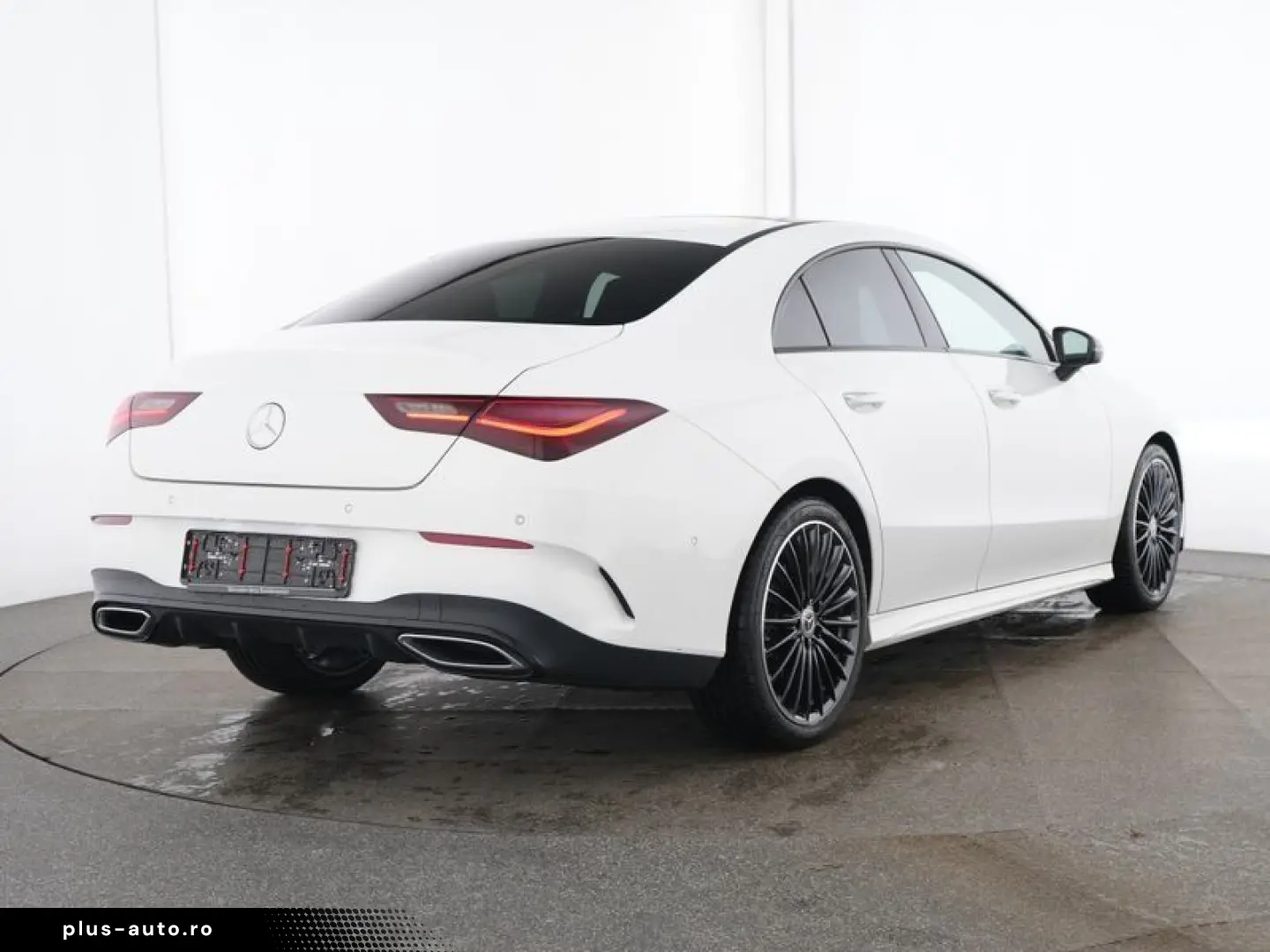 MERCEDES-BENZ CLA 200 d AMG Night-Paket Panorama LED AHK 19