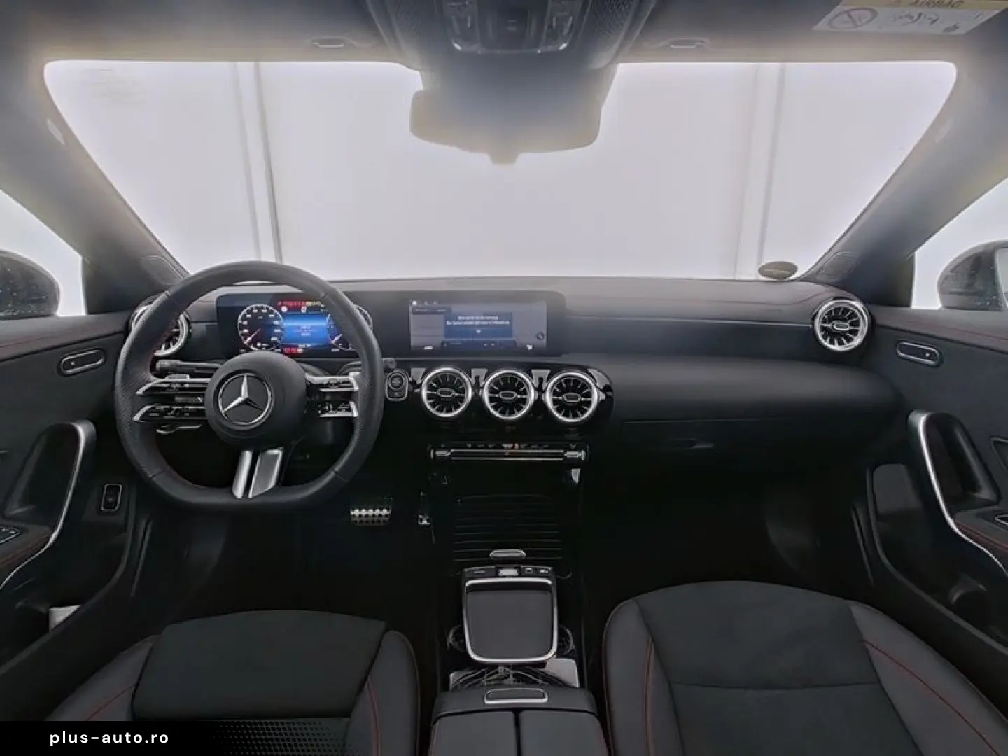 MERCEDES-BENZ CLA 200 d AMG Night-Paket Panorama LED AHK 19