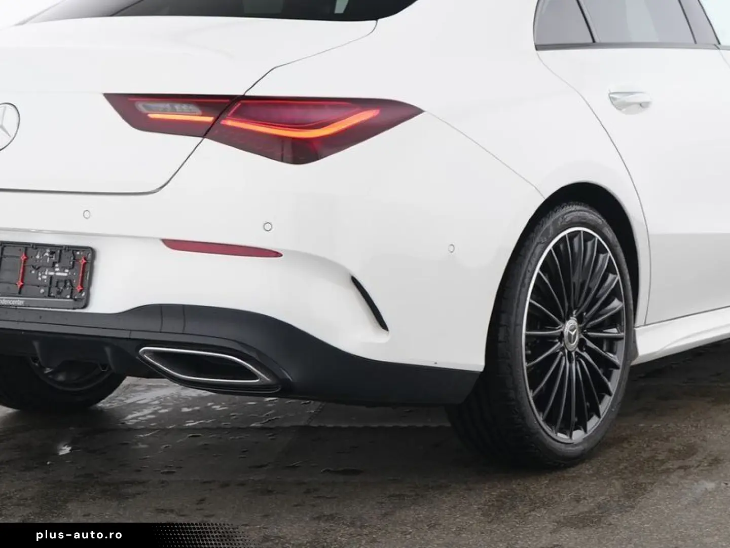 MERCEDES-BENZ CLA 200 d AMG Night-Paket Panorama LED AHK 19