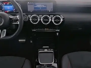 MERCEDES-BENZ CLA 200 d AMG Night-Paket Panorama LED AHK 19