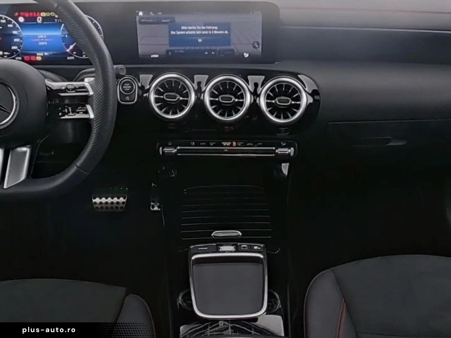 MERCEDES-BENZ CLA 200 d AMG Night-Paket Panorama LED AHK 19