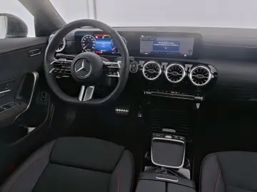 MERCEDES-BENZ CLA 200 d AMG Night-Paket Panorama LED AHK 19