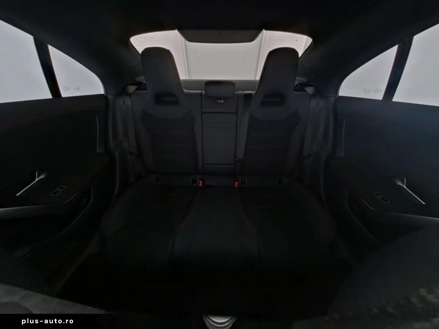 MERCEDES-BENZ CLA 200 d AMG Night-Paket Panorama LED AHK 19