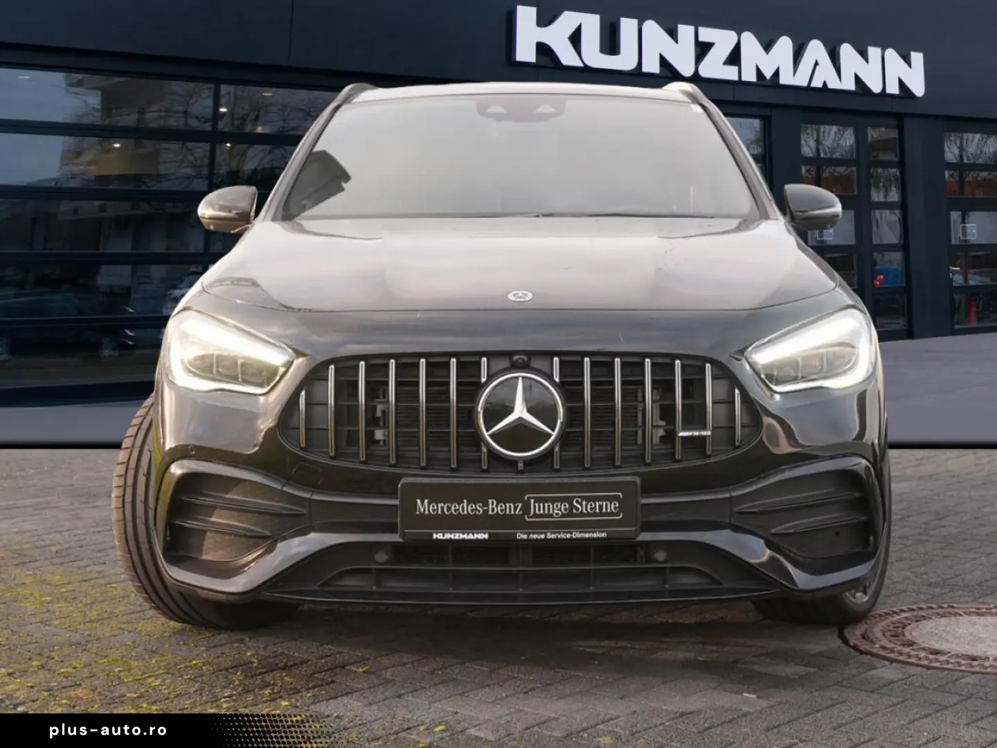 MERCEDES-BENZ GLA 35 AMG 4M