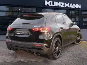 MERCEDES-BENZ GLA 35 AMG 4M
