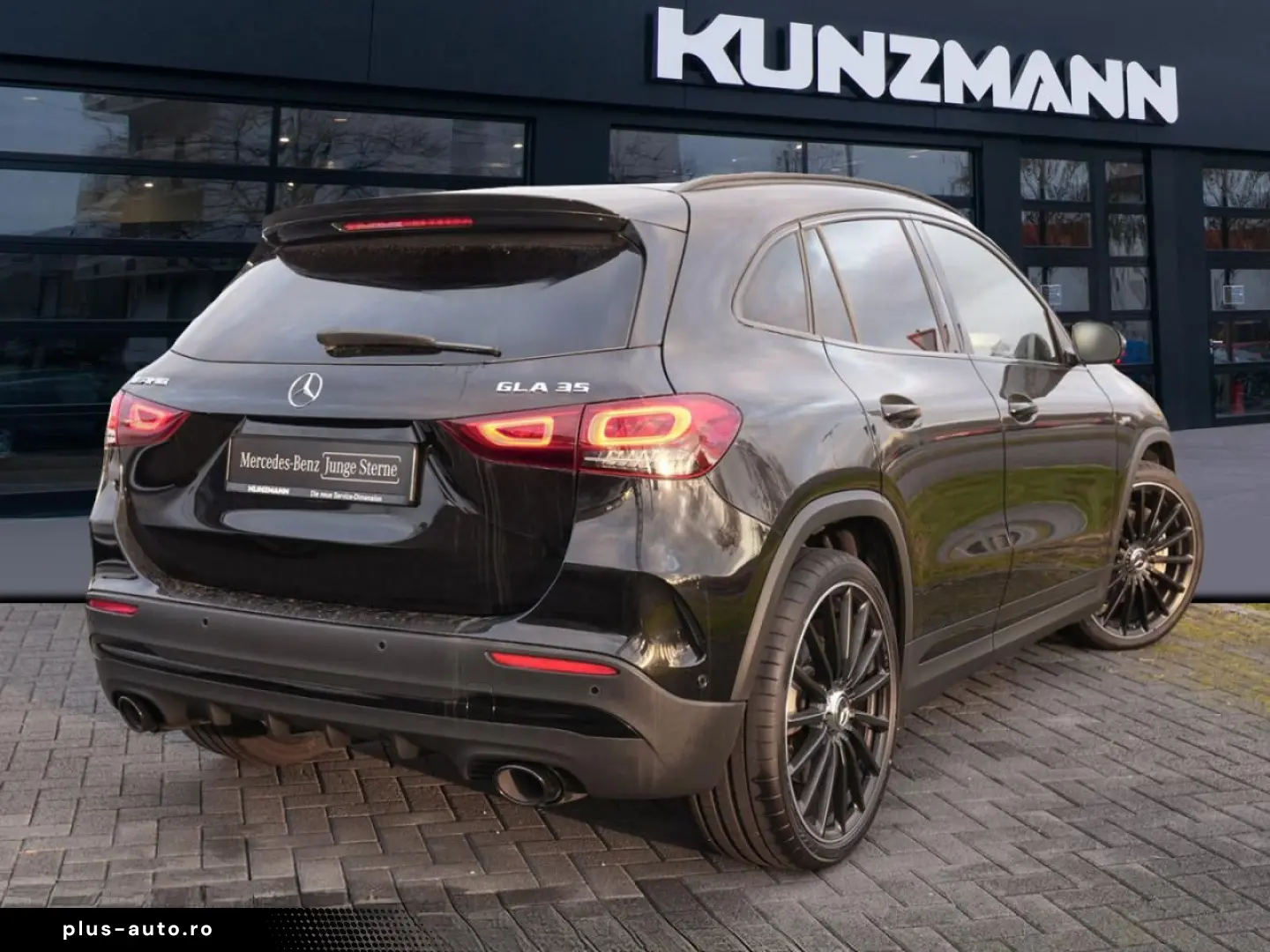 MERCEDES-BENZ GLA 35 AMG 4M
