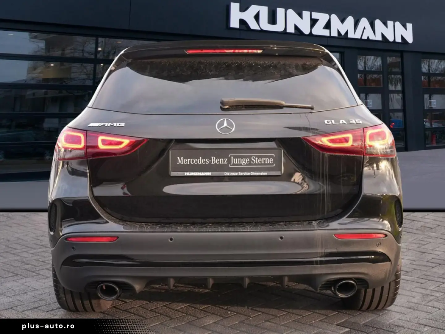 MERCEDES-BENZ GLA 35 AMG 4M