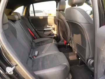 MERCEDES-BENZ GLA 35 AMG 4M