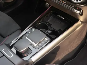 MERCEDES-BENZ GLA 35 AMG 4M