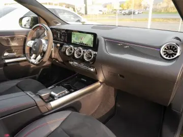 MERCEDES-BENZ GLA 35 AMG 4M