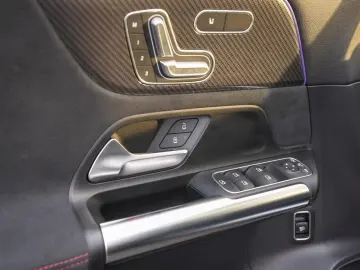 MERCEDES-BENZ GLA 35 AMG 4M