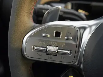 MERCEDES-BENZ GLA 35 AMG 4M