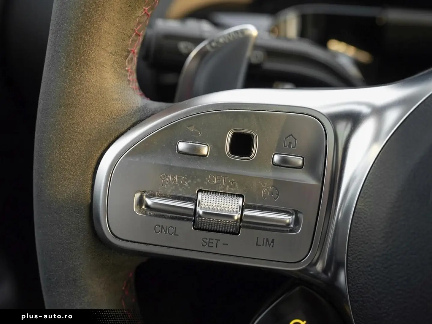 MERCEDES-BENZ GLA 35 AMG 4M