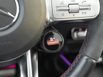 MERCEDES-BENZ GLA 35 AMG 4M