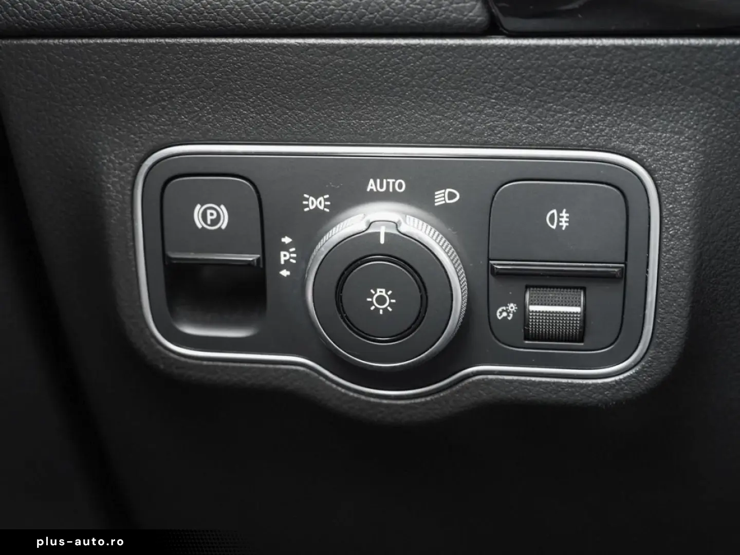 MERCEDES-BENZ GLA 35 AMG 4M