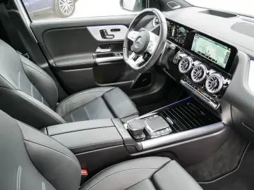 MERCEDES-BENZ AMG GLA