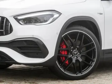 MERCEDES-BENZ AMG GLA