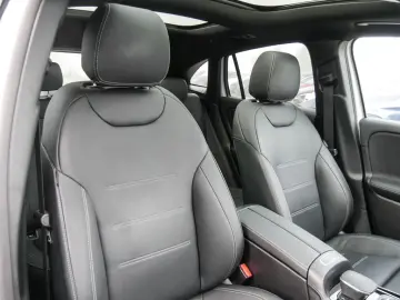 MERCEDES-BENZ AMG GLA