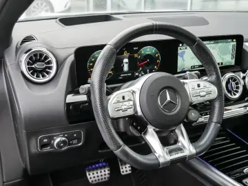 MERCEDES-BENZ AMG GLA