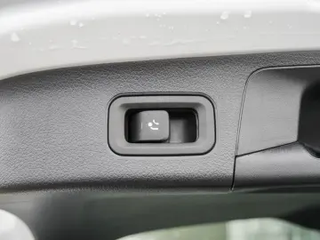 MERCEDES-BENZ AMG GLA