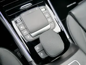 MERCEDES-BENZ AMG GLA