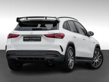 MERCEDES-BENZ GLA 35 AMG 4M
