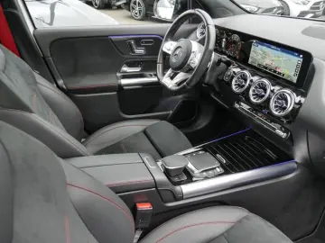 MERCEDES-BENZ GLA 35 AMG 4M