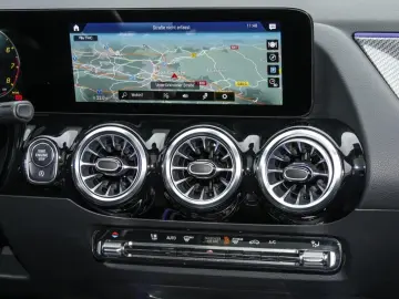 MERCEDES-BENZ GLA 35 AMG 4M