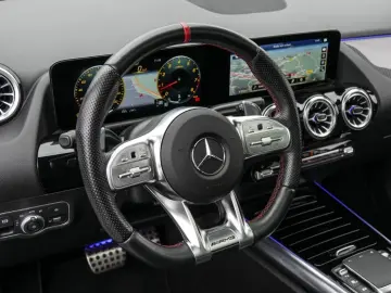 MERCEDES-BENZ GLA 35 AMG 4M