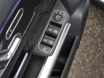 MERCEDES-BENZ GLA 35 AMG 4M