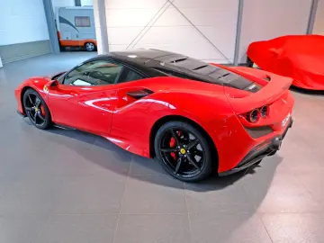 FERRARI F8 Tributo Carbon Camera Lift
