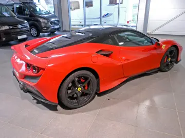 FERRARI F8 Tributo Carbon Camera Lift