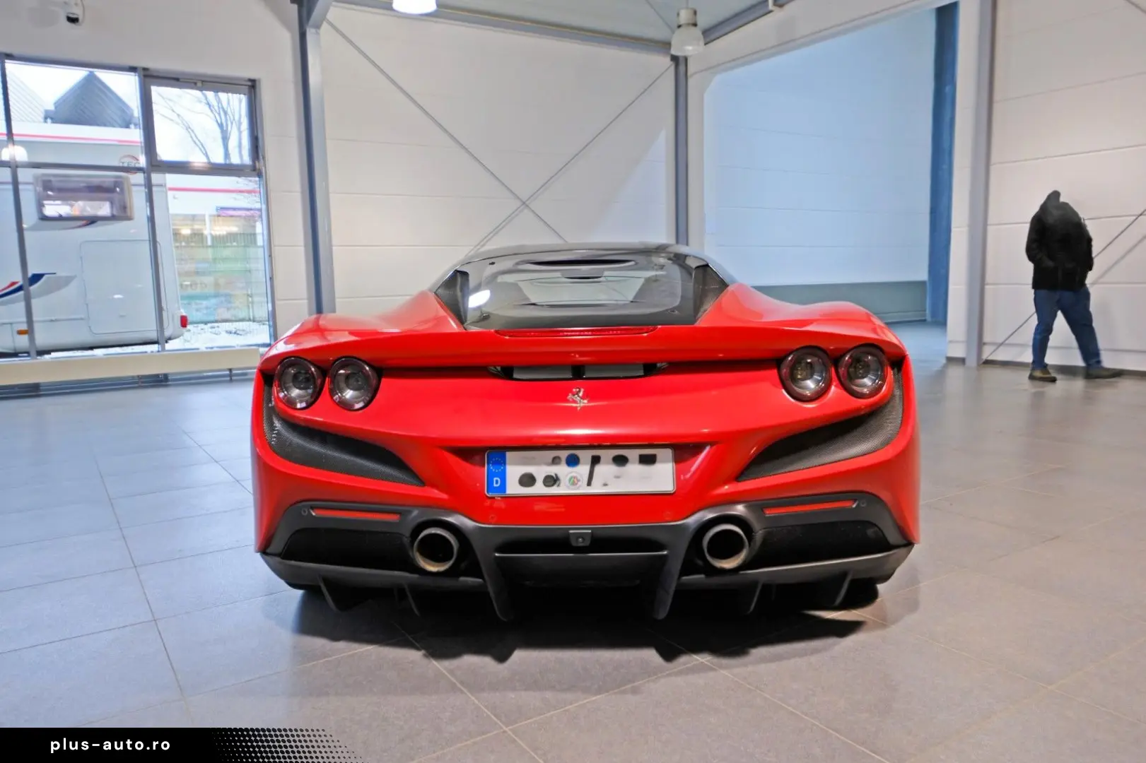 FERRARI F8 Tributo Carbon Camera Lift