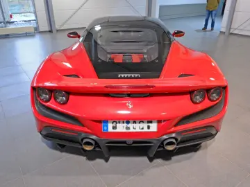 FERRARI F8 Tributo Carbon Camera Lift
